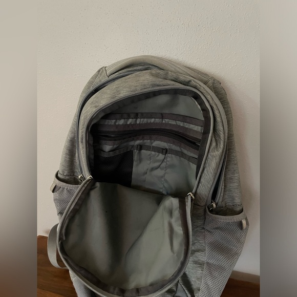 The North Face Jester Backpack, Mid Grey Dark Heather/TNF Black - Picture 4 of 5